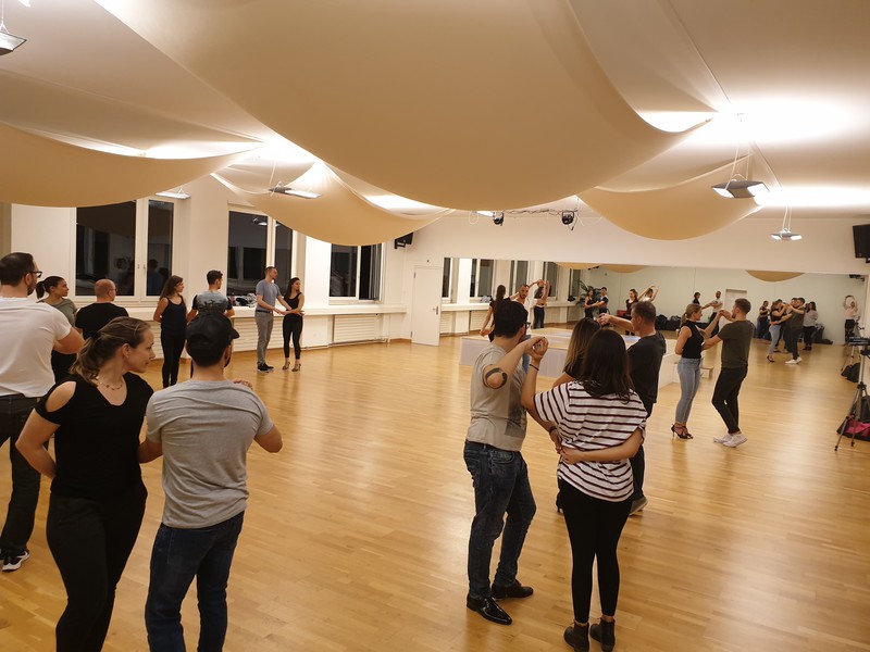 DANZARE Salsa, Bachata und Zumba Kurse in Winterthur